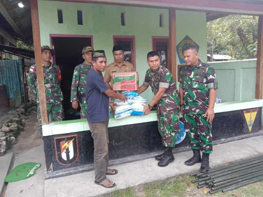 Satgas Yonarhanud Wby Salurkan Bantuan Pangdam Xvi Pattimura Kepada