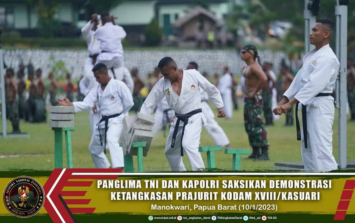 Panglima Tni Dan Kapolri Saksikan Demonstrasi Ketangkasan Prajurit