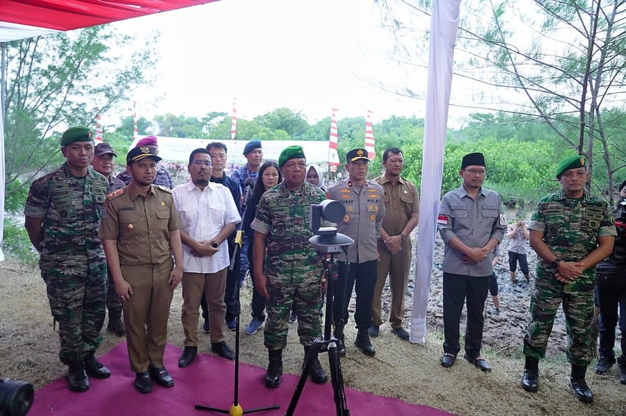 Pangdam V Brawijaya Hadiri Acara Puncak Penanaman Mangrove Nasional