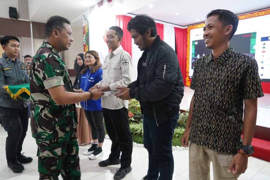 Korem Pjg Bersama Insan Pers Menyaksikan Kasad Award Secara