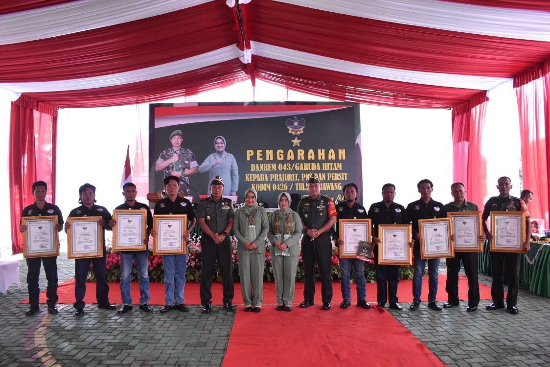 Tangkap Bandar Narkoba Danrem 043 Gatam Berikan Penghargaan Anggota