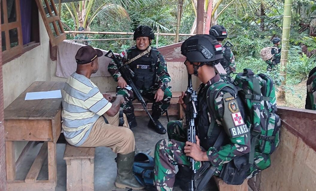 Terobos Hutan Papua Tim Kesehatan Satgas Pamtas Ri Png Yonif Rk Kb