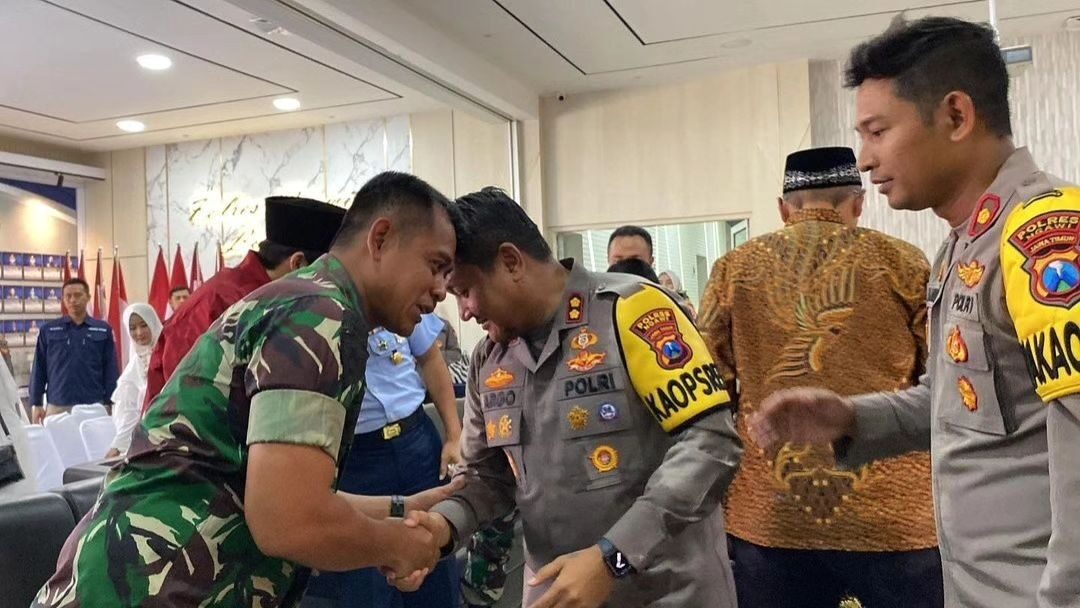 Danyonarmed Kostrad Beri Kejutan Ulang Tahun Kapolres Ngawi