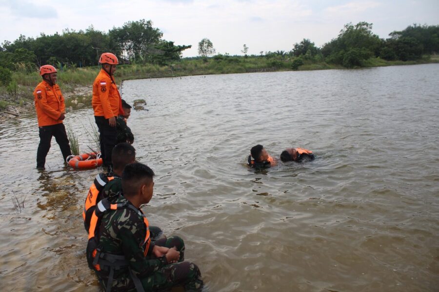 Yonarmed Buritkang Bekerja Sama Dengan Bpbd Dan Damkar Pelatihan