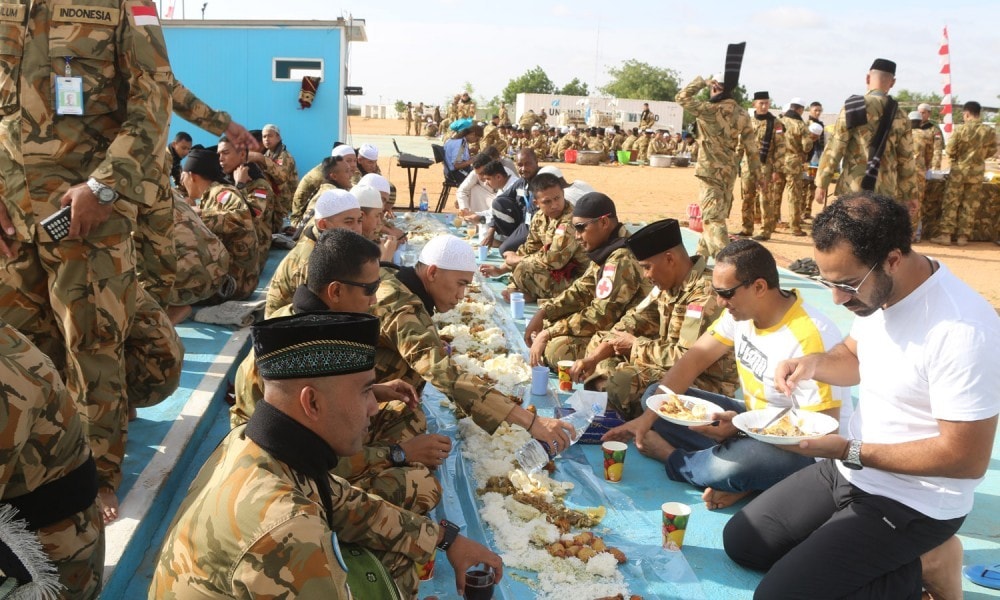 Rayakan Idul Fitri 1437 H di Darfur, Pasukan Garuda TNI Gelar Makan Bersama