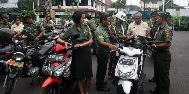 TNI AD - TNI Harus Menjadi Contoh Dalam Berlalu lintas