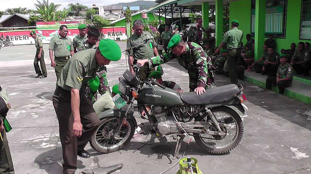 Babinsa Kodim 0106 Ateng Modifikasi  Sepeda Motor TNI AD 