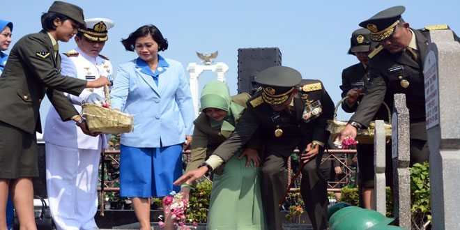 Kodam Iv Diponegoro Gelar Tradisi Ziarah Ke Makam Pahlawan