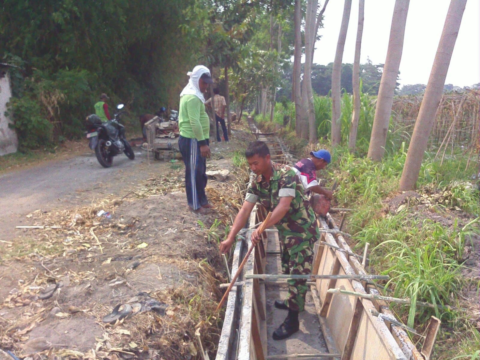  Perbaikan Irigasi  Tersier di Wilayah Koramil Pagu Kodim 