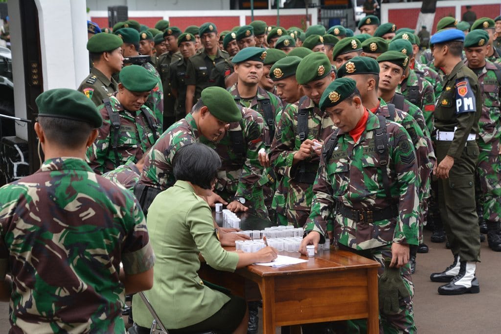 Cegah Narkoba di Lingkungan TNI  AD  Kostrad Tes  Urine Dadakan