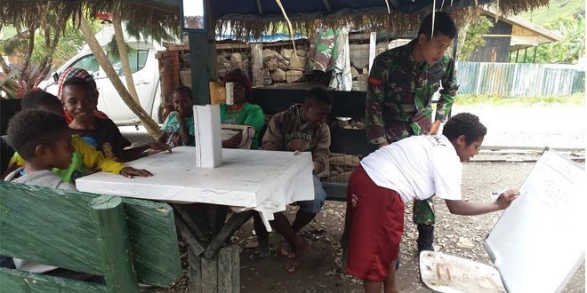 Upaya Satgas Yonif Raider 509/Kostrad Majukan Mutu Pendidikan di Papua