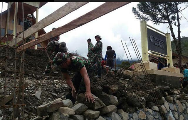 Pagar Kayu Gereja di Mulia-Papua, kini menjadi Beton