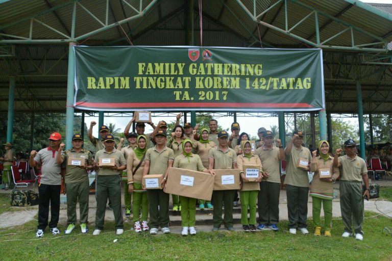 Family Gathering Warga Korem 142 TNI Angkatan Darat