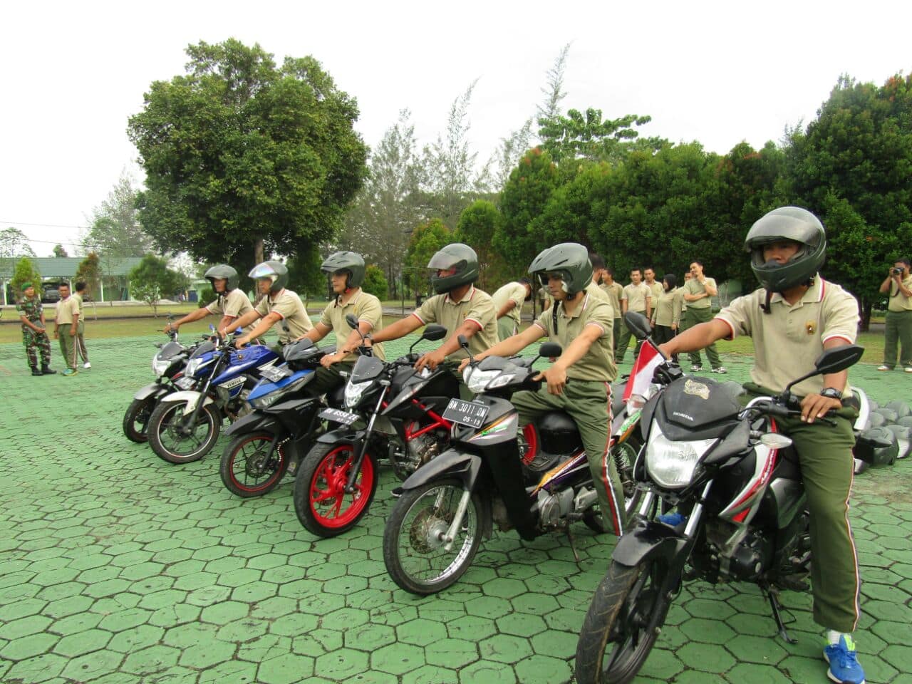 Unduh 400 Gambar Helm Tni Ad Terbaik Gratis HD