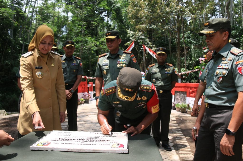 Resmi Jembatan TMMD Digunakan Warga Jember Resmi Jembatan TMMD Digunakan Warga Jember