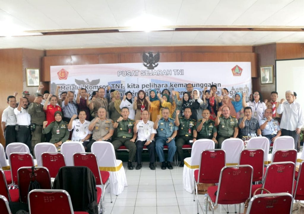 Generasi Muda Pewaris dan Penentu Kelangsungan Hidup Bangsa Generasi Muda Pewaris dan Penentu Kelangsungan Hidup Bangsa