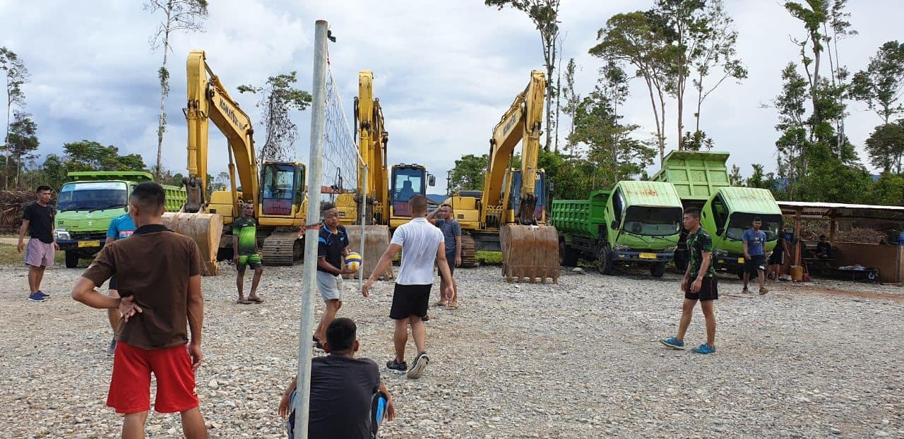 Bantu Bangun Papua, Satgas Yonzipur 8 Dan Warga Nduga Hidup Harmonis