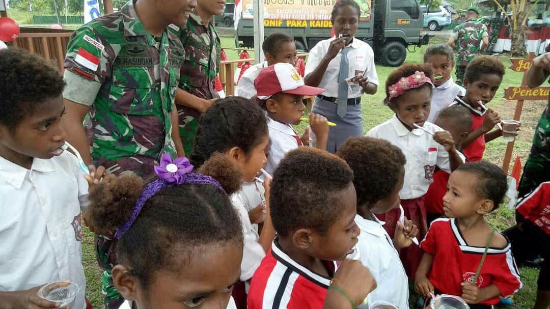 Ajarkan Tangan Dan Gigi Bersih, Satgas Pamtas Yonif 328 Tanamkan Budaya Hidup Sehat