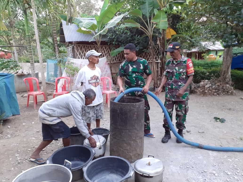 Atasi Krisis Di Perbatasan Ri-rdtl, Satgas Yonmek 741 Kirim Truk Air Bersih Bagi Warga Fatumuti