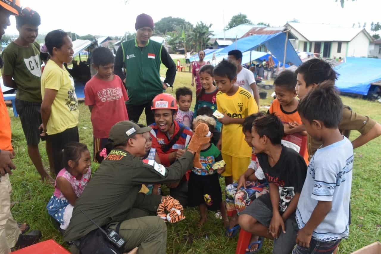 Hilangkan Efek Bencana Di Halsel, Satgas Gulbencal Kodam Xvi/ptm Gelar Trauma Healing