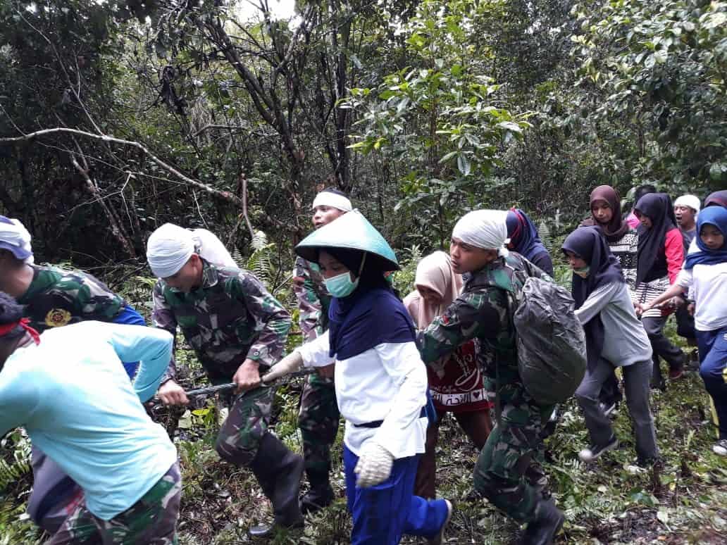 Tradisi Marihi’ai, Pererat Satgas Yonif Rk 136 Dengan Warga Negeri Kailolo Dan Kabauw