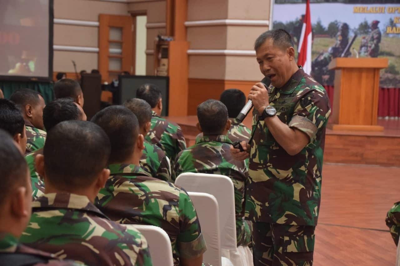 Kadisbintalad Beri Wejangan Kepada Perwira Dan Bintara Akmil