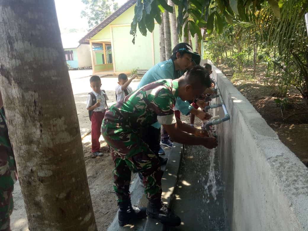 Tingkatkan Kualitas Pendidikan Di Perbatasan, Satgas Yonif 643 Ciptakan Lingkungan Sehat Di Sekolah