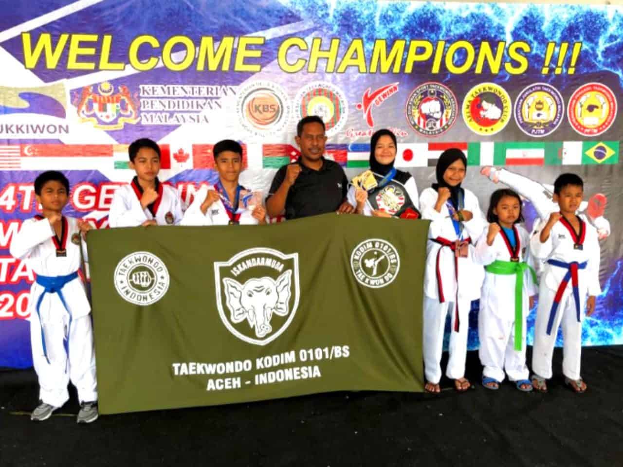 Atlet Dojang Kodim 0101/bs, Rebut Medali Emas Taekwondo Di Malaysia Open 2019