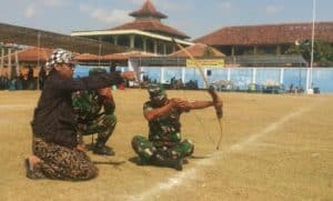 Babinsa Cawas Bantu Lestarikan Budaya Tradisional Jemparingan