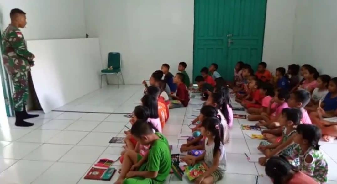 Cerdaskan Anak Perbatasan, Satgas 643 Ajari Baca Dan Calistung