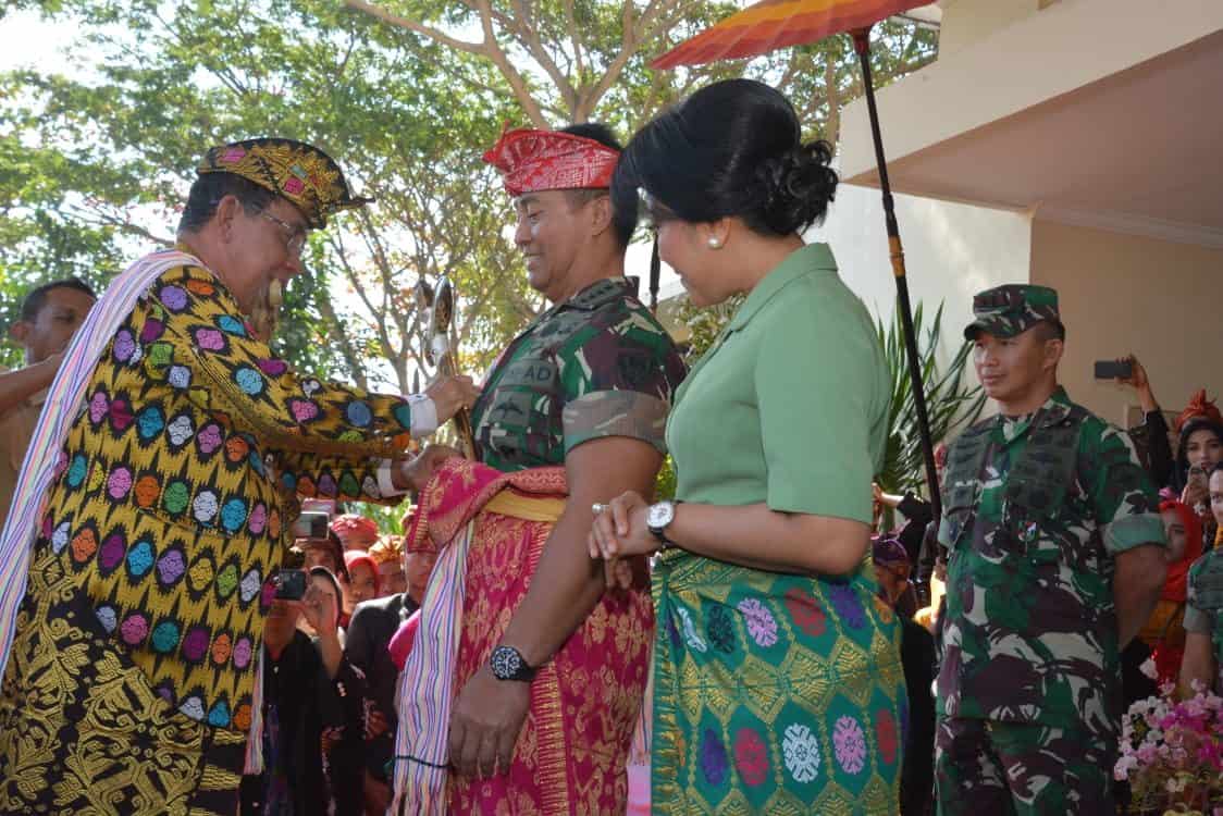Kunjungan Kerja Di Lombok, Kasad Dianugerahi Gelar Pemben Agung Yudhe Negare