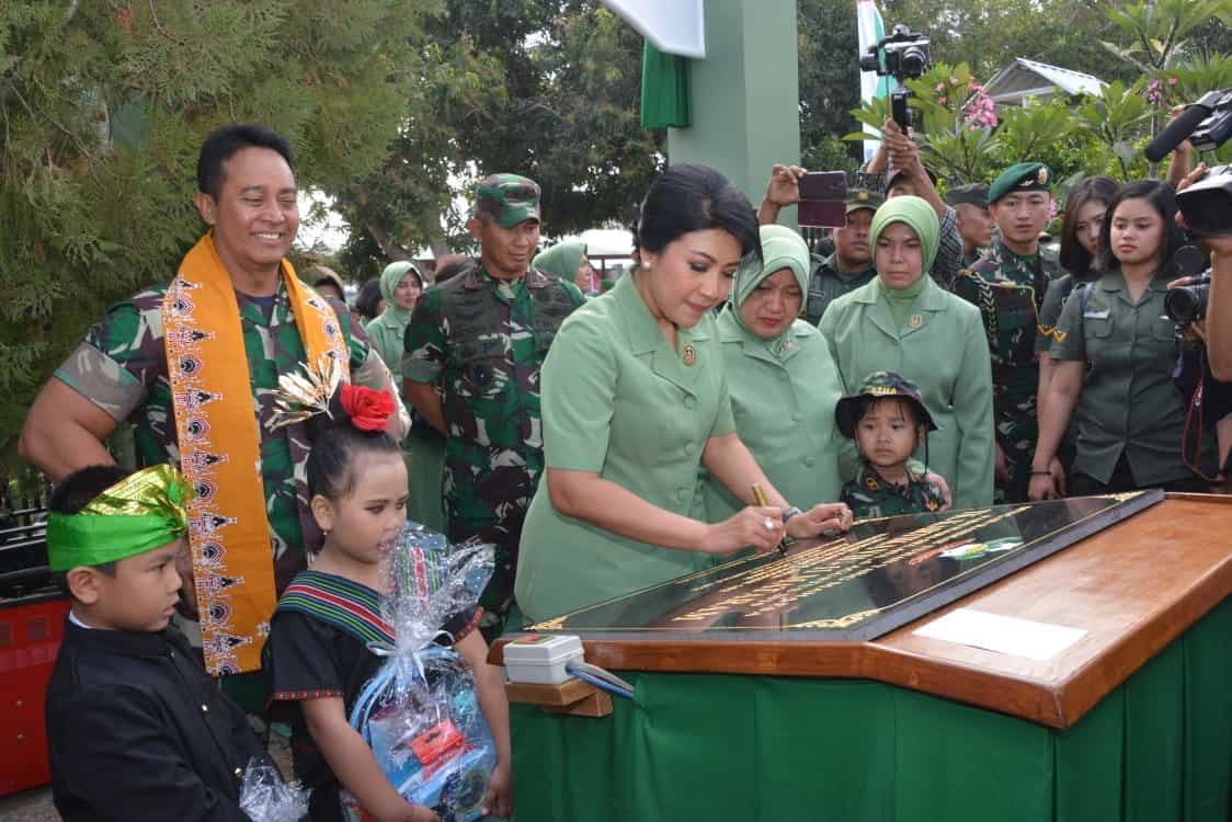 Kasad dan Ketum Persit KCK Tatap Muka Dengan Keluarga Besar Korem 162/WB