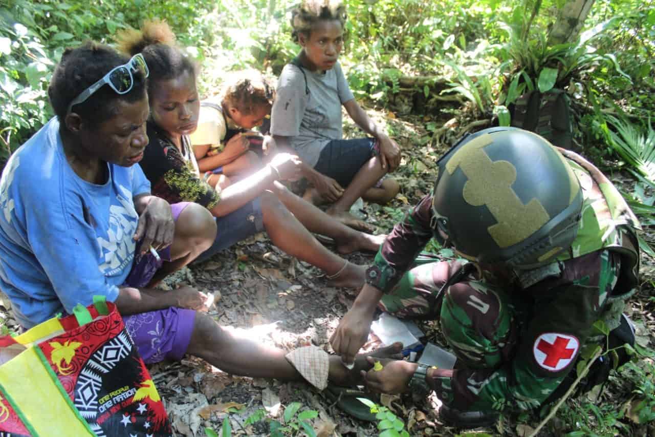 Mama Lusi : Banyak Terima Kasih, Bapak TNI Membantu Keluarga Saya