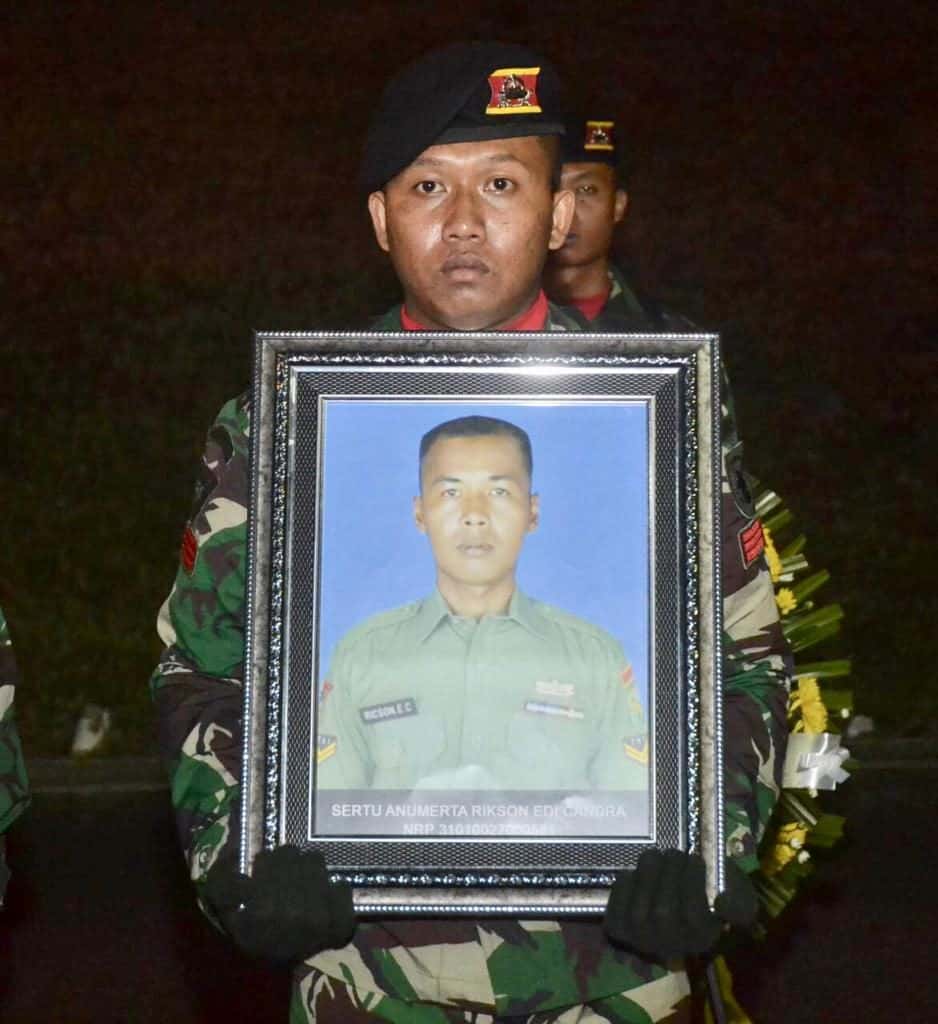 Penghormatan Terakhir Sertu (Anumerta) Rikson Edi Chandra, Kodam II/Swj Gelar Upacara Penghormatan Secara Militer