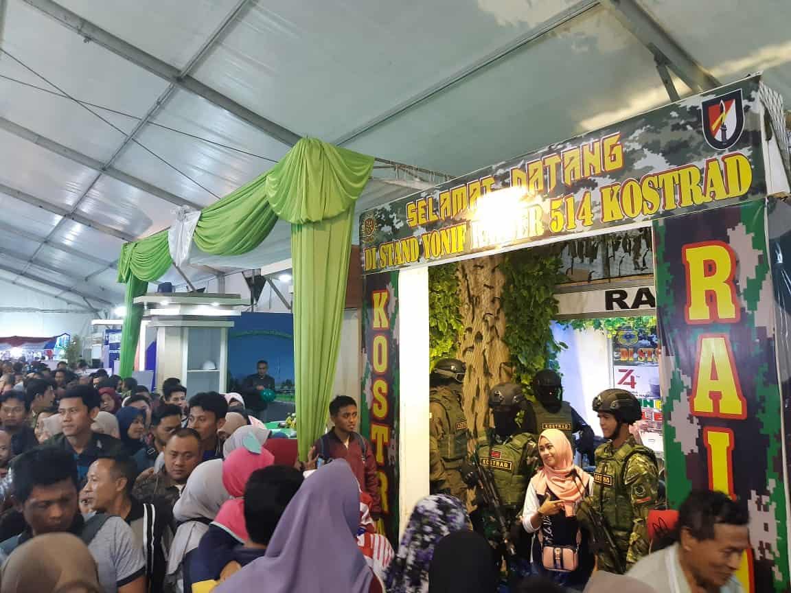 Festival Muharram, Warga Bondowoso Antusias Kunjungi Stand Yonif R 514/K