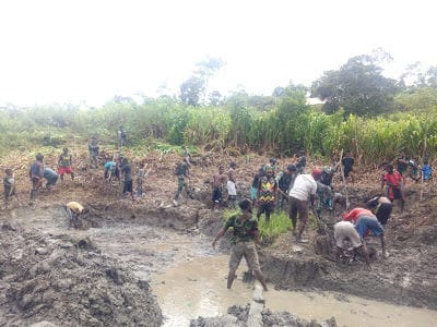 Bangun Kolam Ikan di Yambi, Inovasi Satgas Yonif R 514 Sejahterakan Warga Papua