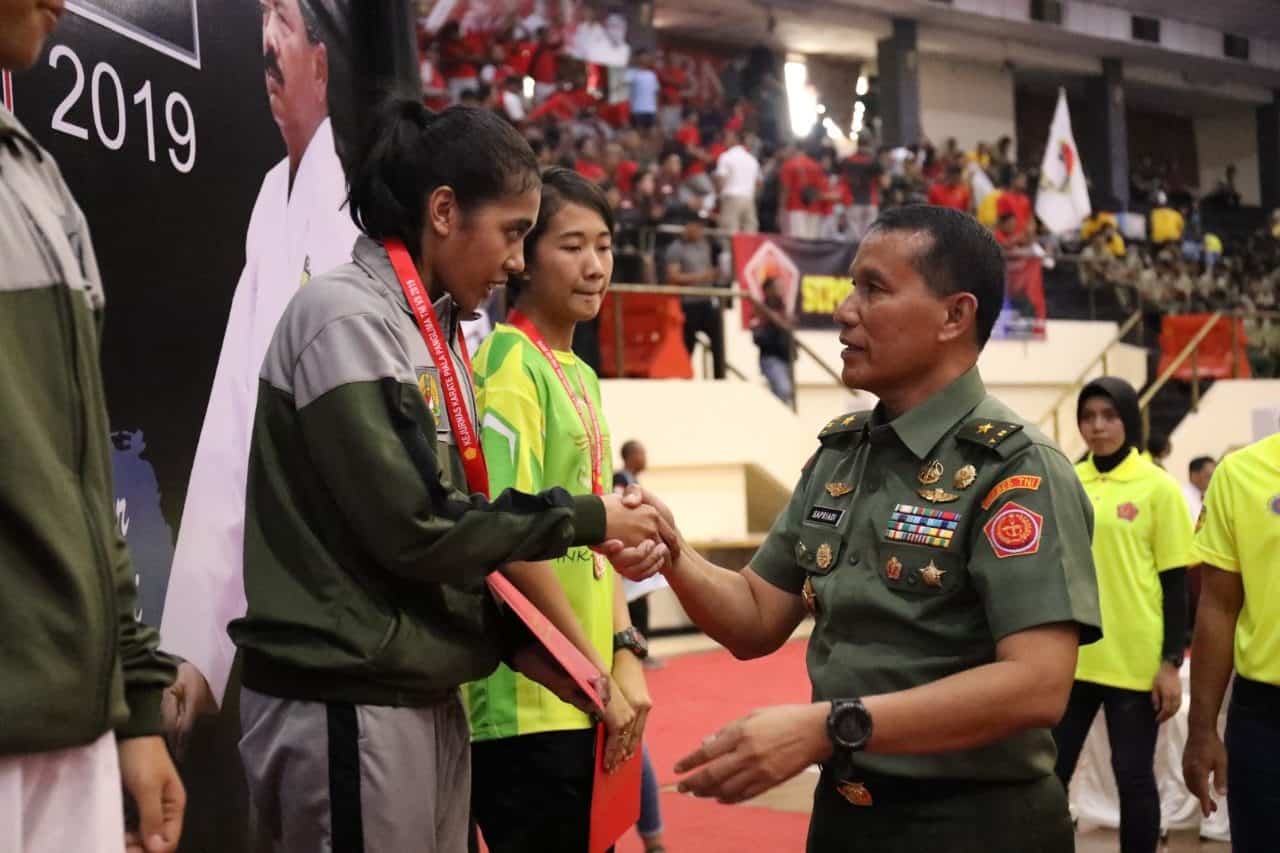 Kontingen TNI AD Juarai Kejurnas Karate Piala Panglima TNI 2019
