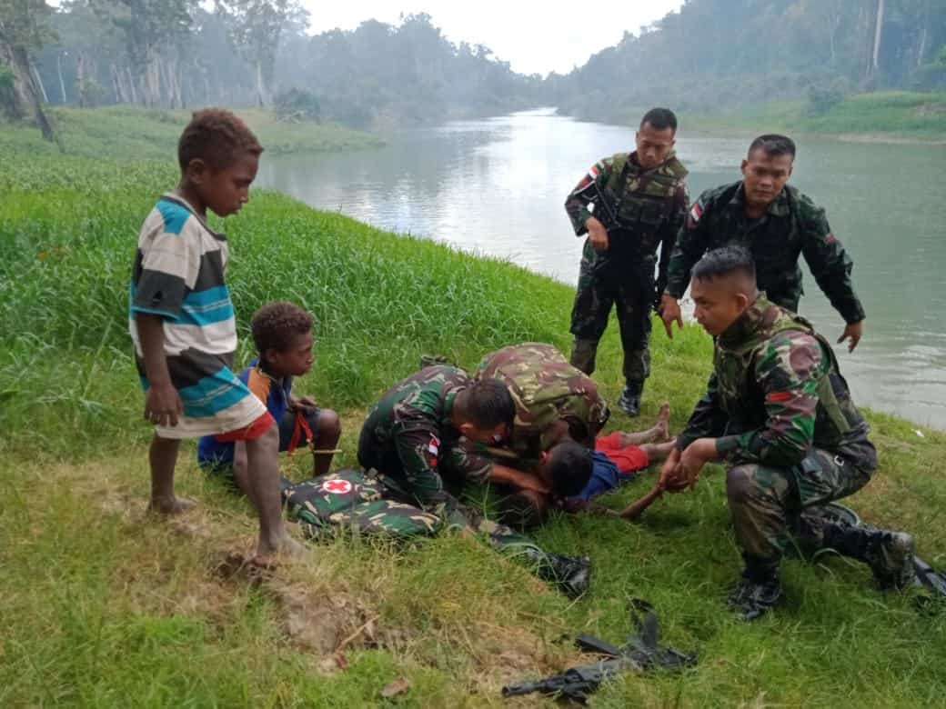 Aksi Heroik, Prajurit Satgas 411 Kostrad, Selamatkan Anak Tenggelam di Sungai Warma