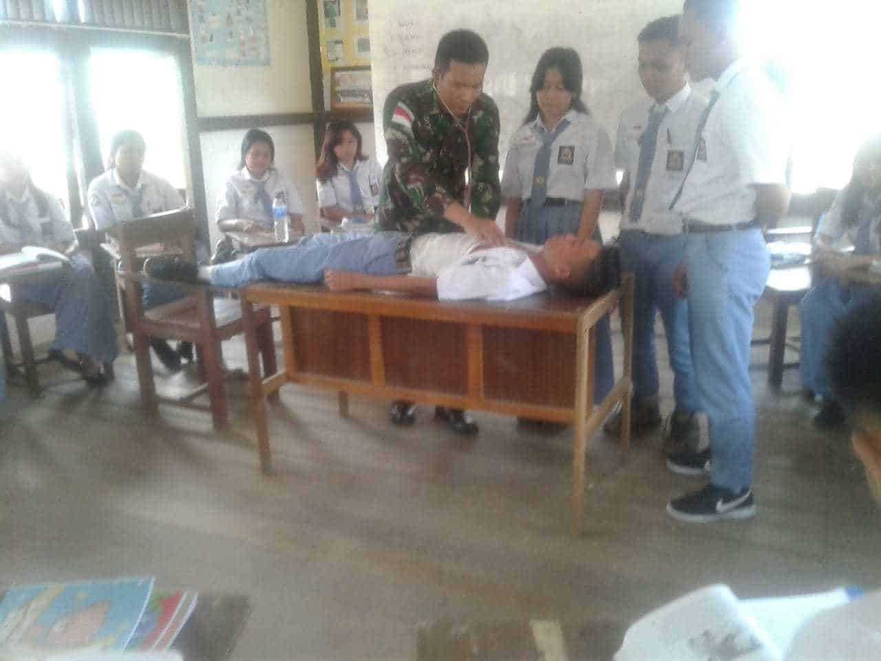 Kekurangan Guru Kesehatan, Satgas Raider 301/PKS Datangkan Dokter untuk Tenaga Pendidik di Perbatasan