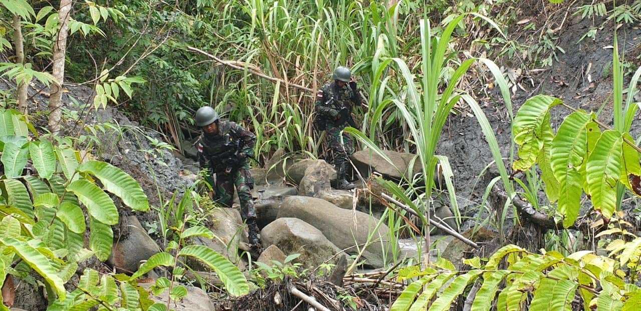 Jamin Keamanan Wilayah Papua, Satgas Yonif R 300 Patroli Tembus Hutan Rimba
