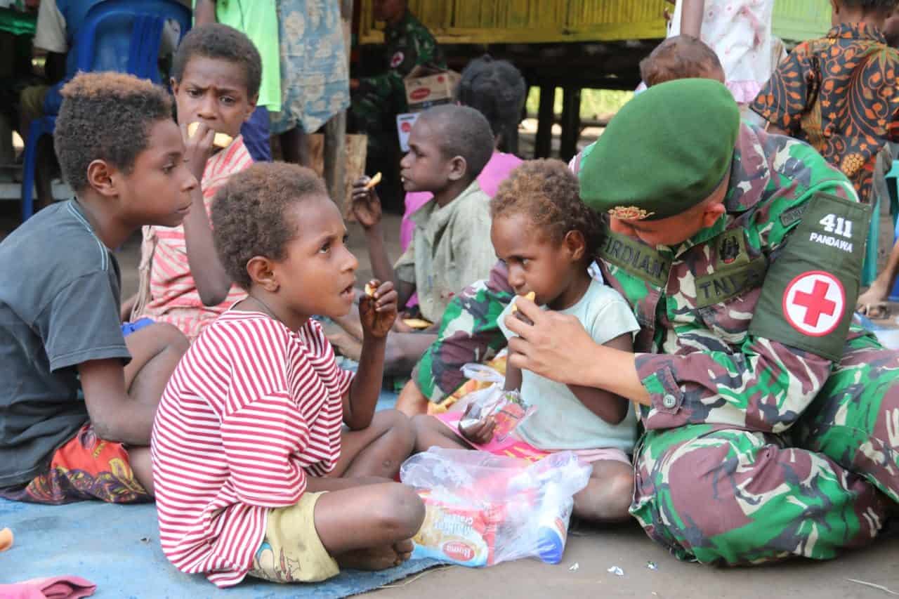 Peduli Masa Depan Generasi Muda, Satgas Yonif MR 411 Gelar Posyandu dan Pengobatan Gratis di Pedalaman Papua