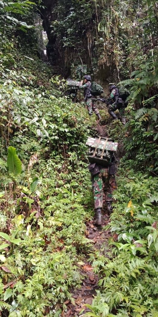 2 Hari Susuri Hutan, Gunung dan Sungai, Satgas Yonif 509 Yakinkan Kondisi Tapal Batas Negeri