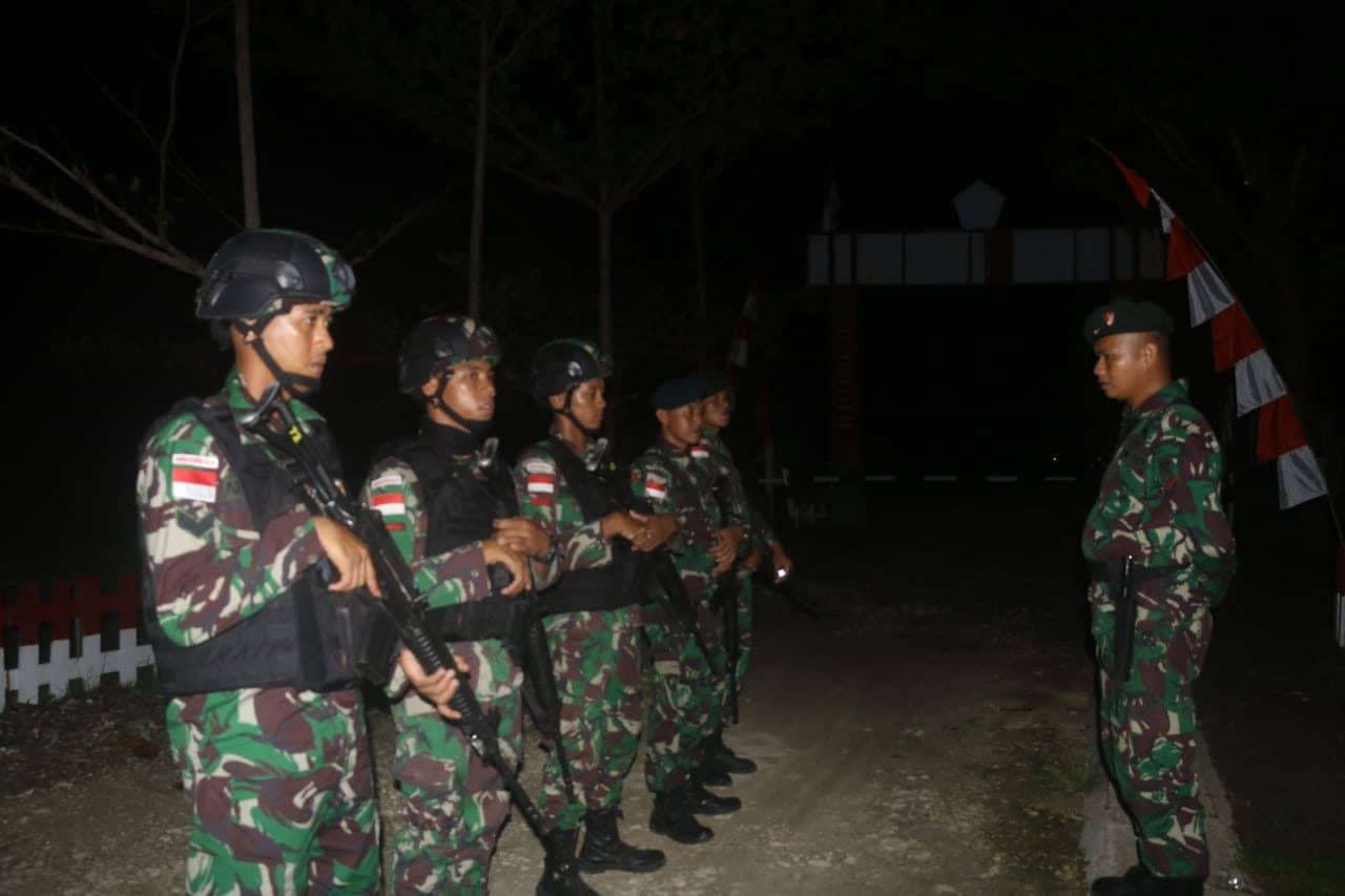 Tingkatkan Keamanan Wilayah, Satgas Yonif 300/Bjw Intensifkan Patroli Malam Hari di Keerom