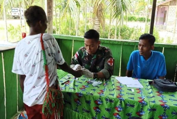 Gelar Pengobatan Gratis, Satgas Yonif 713 Sadarkan Warga Pitewi Pentingnya Kesehatan Gelar Pengobatan Gratis, Satgas Yonif 713 Sadarkan Warga Pitewi Pentingnya Kesehatan