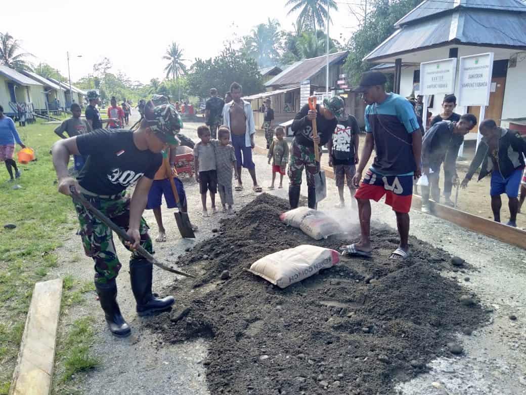 Permudah Akses di Perbatasan, Yonif 300 Cor Jalan Sepanjang 15 Km