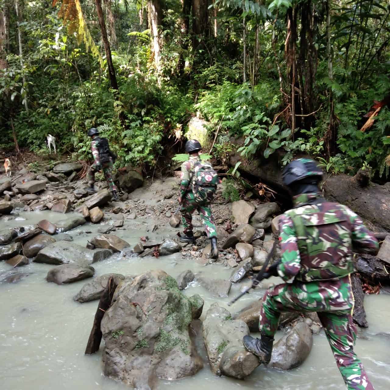 Cegah Pelanggaran Lintas Batas, Satgas Yonif 300 Sisir Hutan Belantara Papua