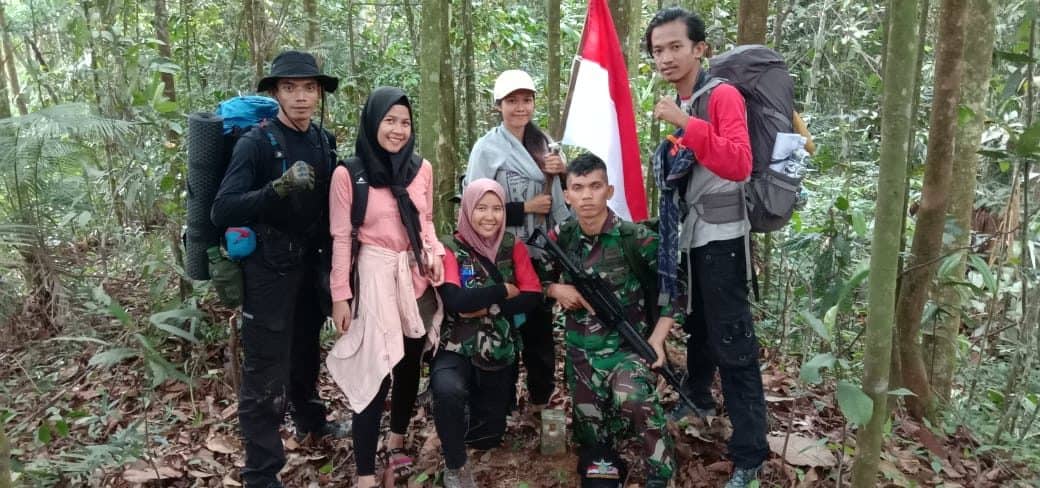 Jelajah Alam Perbatasan, Satgas Yonmek 643 Gelorakan Kepahlawanan di Entikong