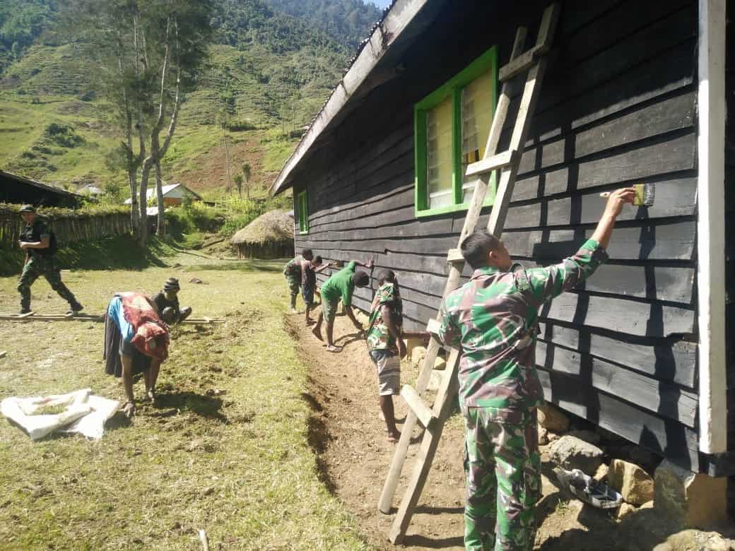 Sambut Perayaan Natal dan Tingkatkan Toleransi Beragama di Nduga, Satgas Yonif 321 Percantik Gereja