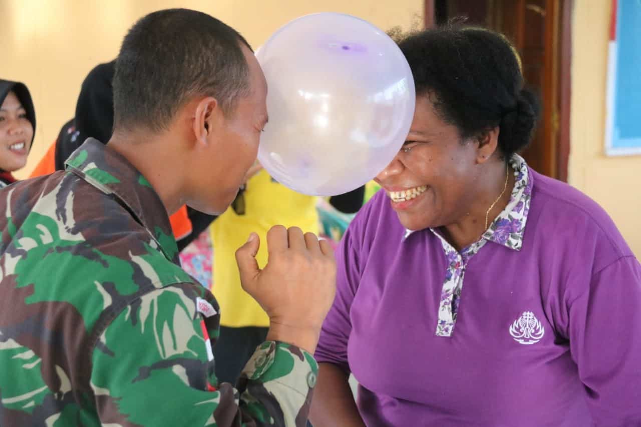Hari Ibu di Perbatasan RI-PNG, Satgas Yonif 411 Gelar Lomba Menarik