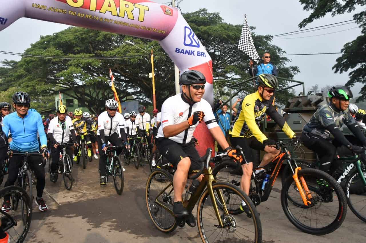 Peringatan Hari Juang TNI AD, HUT Infanteri serta HUT Kodiklatad, dimeriahkan dengan Olah Raga, Bakti Sosial Hingga Adventure Off Road